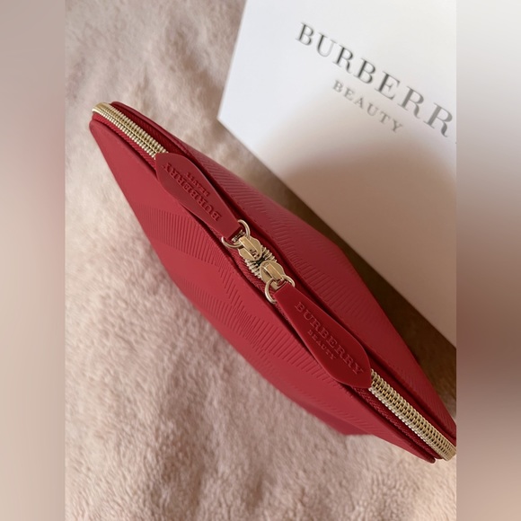 BURBERRY Beauty Limited Edition Large Military Red Nova Plaid Design Trousse - Picture 4 of 12